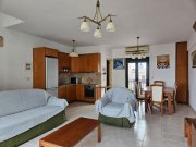 Koutouloufari Kreta, Koutouloufari: Haus im Dorfzentrum mit großer Dachterrasse mit herrlichem Blick auf Hersonissos und das Meer zu Haus